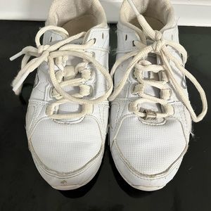 Girls Nfinity cheer shoes size Y3
